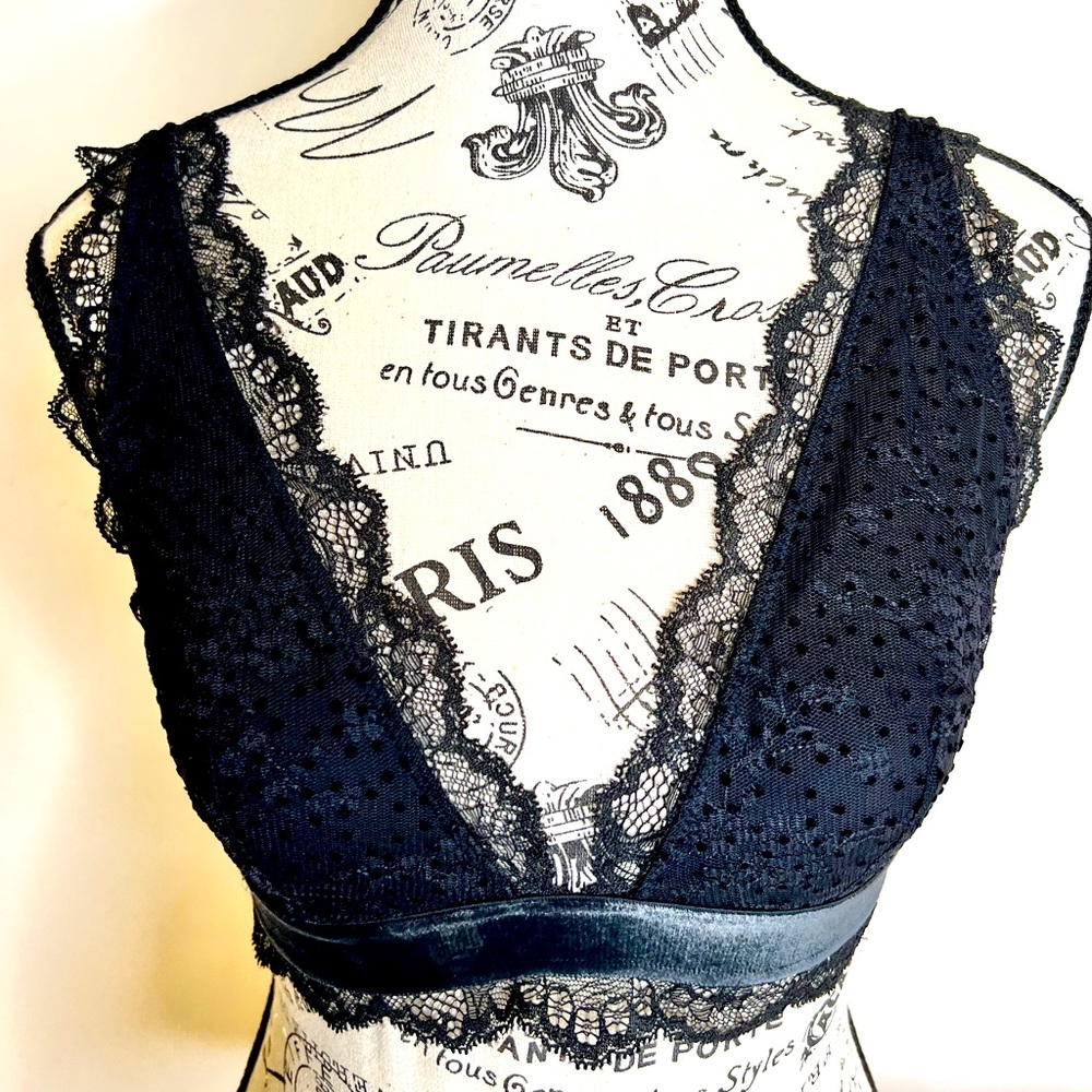 Victoria's Secret Lace Polka dot Unlined Wireless Bralette
